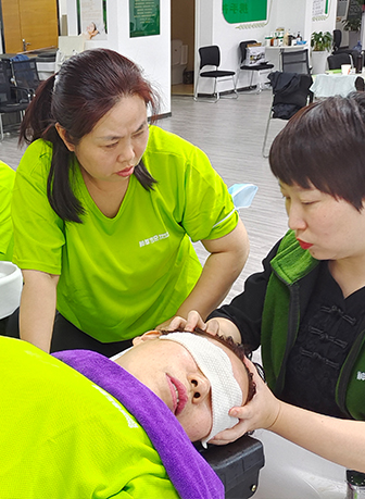 神草传奇植物染发养发馆